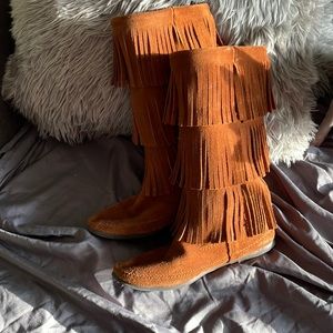 Minnetonka fringe boots size 9.